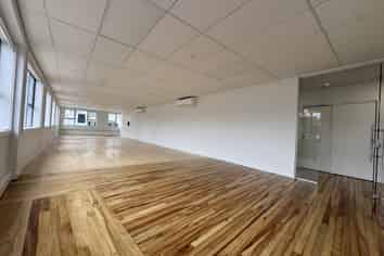 Refurbished Level One Office | 139 m2