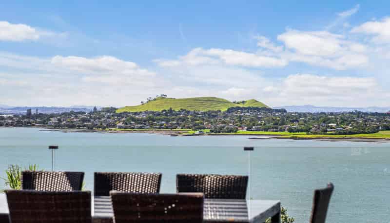 8 Saran Place, Hillsborough