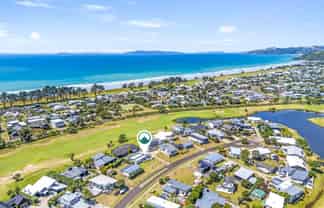 147 The Fairway, Matarangi