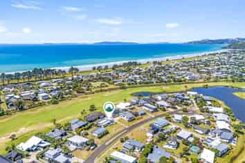 147 The Fairway, Matarangi