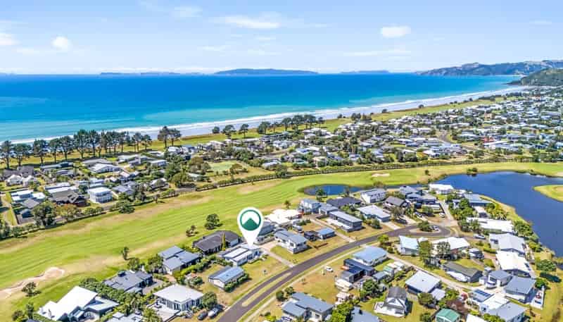 147 The Fairway, Matarangi