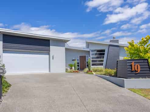 19 Shalimar Place, Huntington