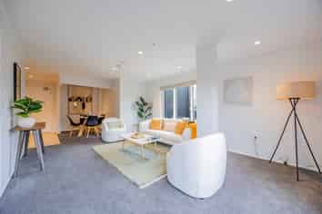 21C/30 Westward Ho, Glen Eden