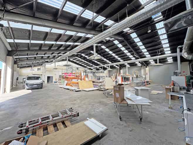 COST-EFFECTIVE WAREHOUSE AND YARD
