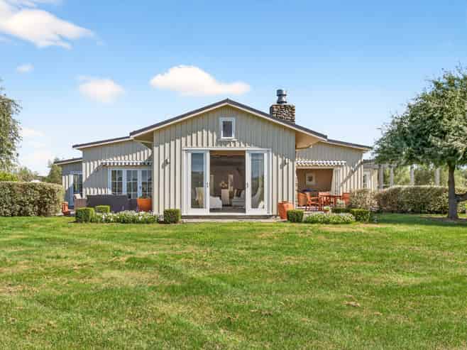 5/239 Lake Ferry Road, Martinborough