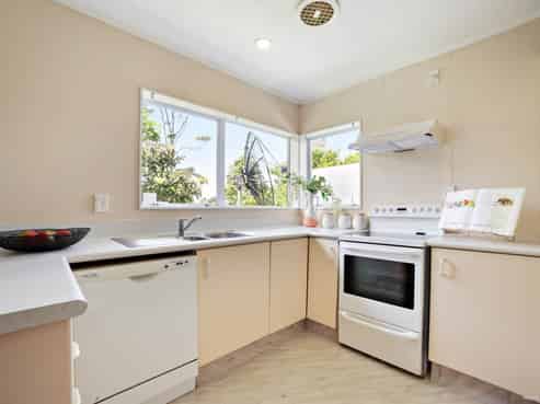 2/239 Edmonton Road, Te Atatu South