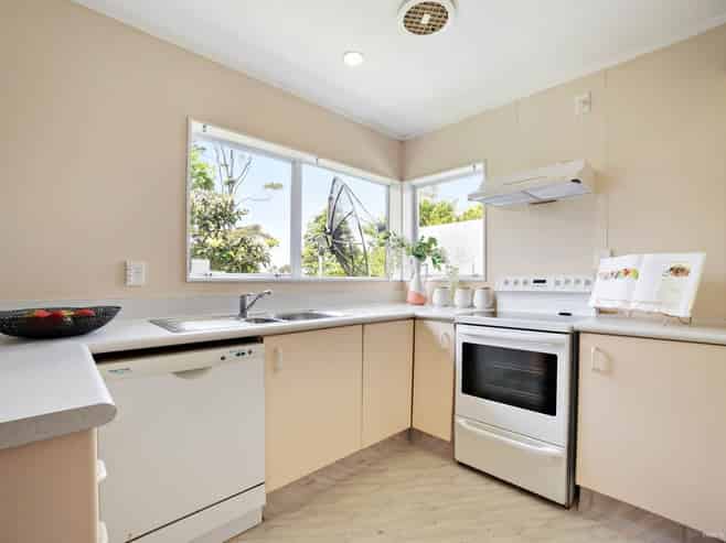 2/239 Edmonton Road, Te Atatu South