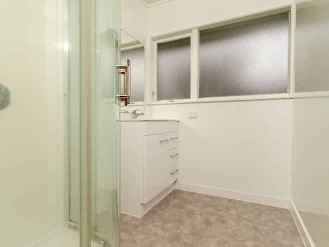 2/24 Shackleton Road, Mount Eden