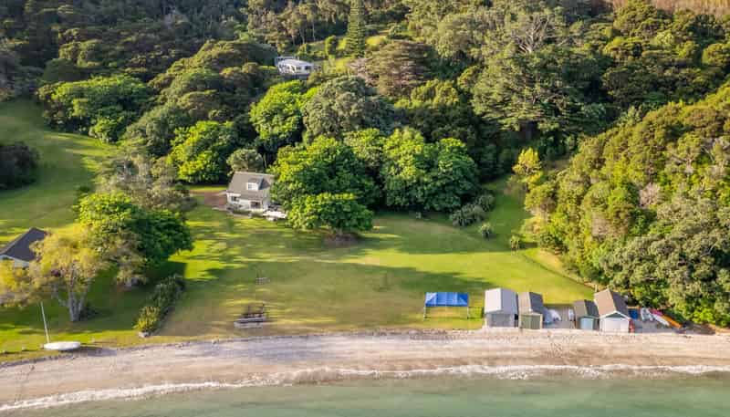 739 Orapiu Road, Waiheke Island