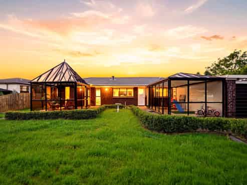 8 Albany Highway, Greenhithe