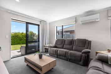 10 Reins Lane, Yaldhurst