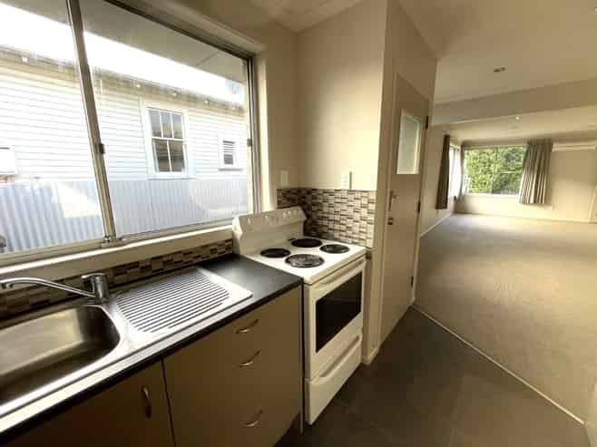 a/400 Southampton Street West, Hastings