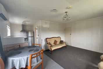 1/10 Kelvin Place, Westown