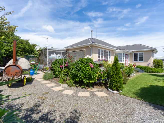 1 Huia Street, Foxton Beach