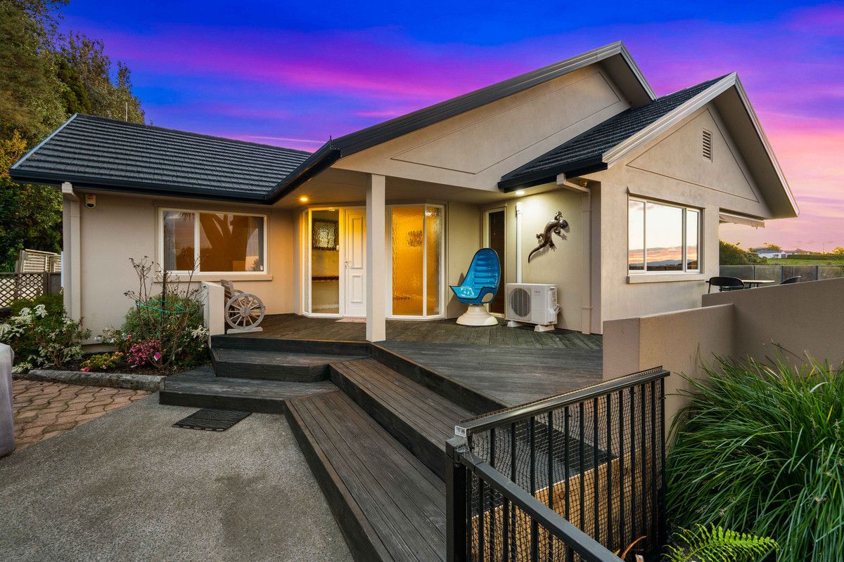 Elevated Living with Space, Views & Opportunity - Vista 4
