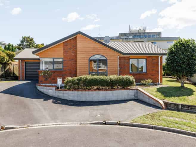 4 Dunsford Mews, Hamilton Central
