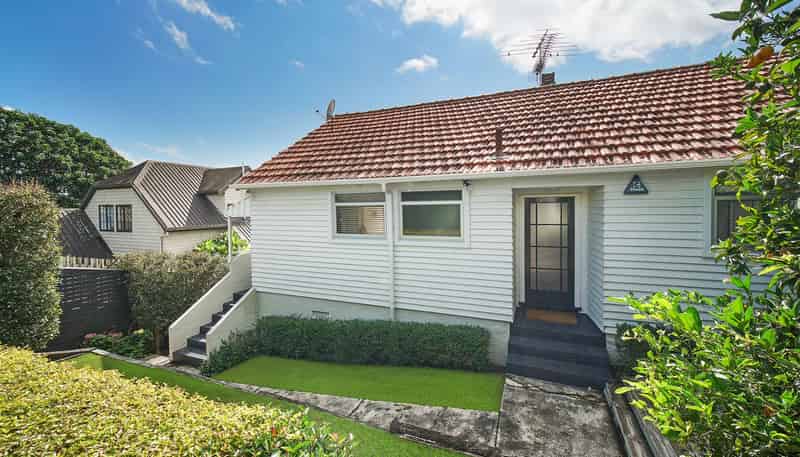 41 Kurahaupo Street, Orakei