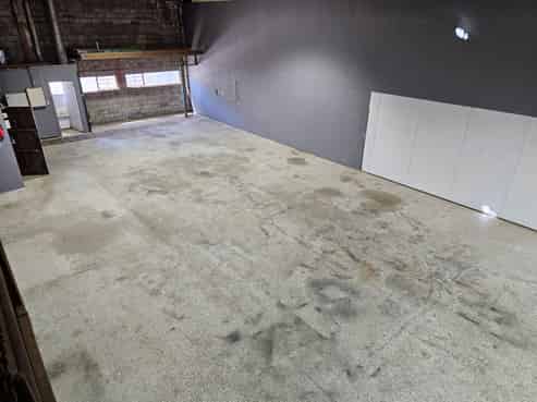 Industrial Unit for Sale - Vacant Possession