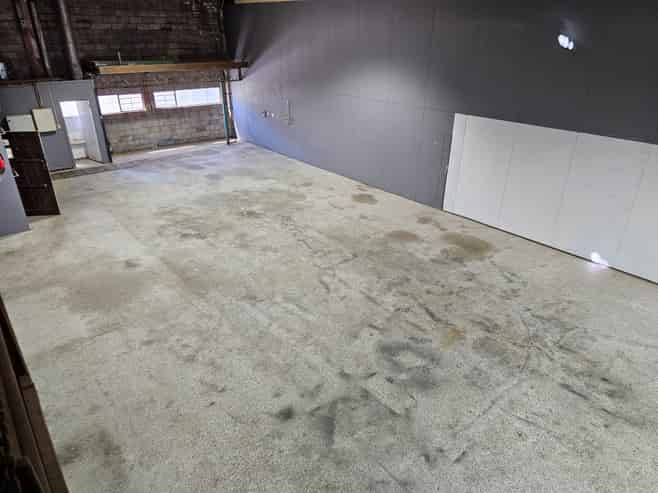 Industrial Unit for Sale - Vacant Possession