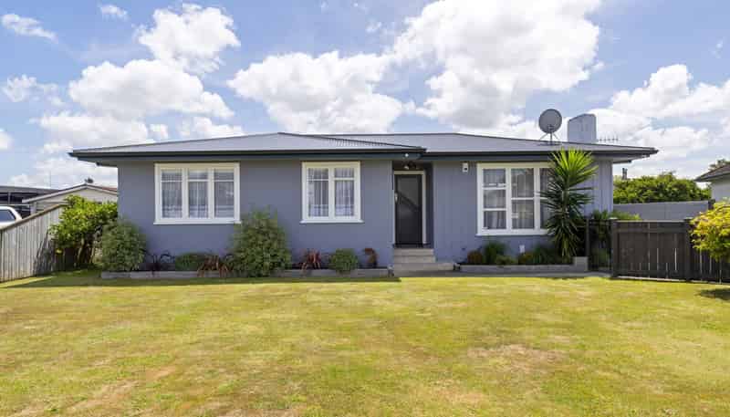 25 Battersea Place, Roslyn