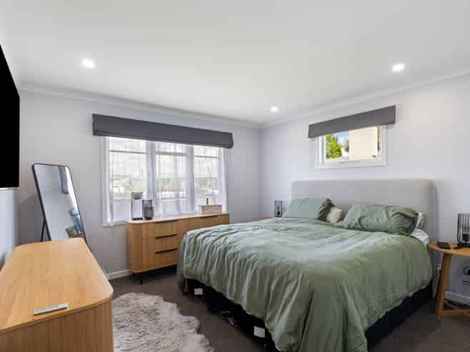 25 Battersea Place, Roslyn