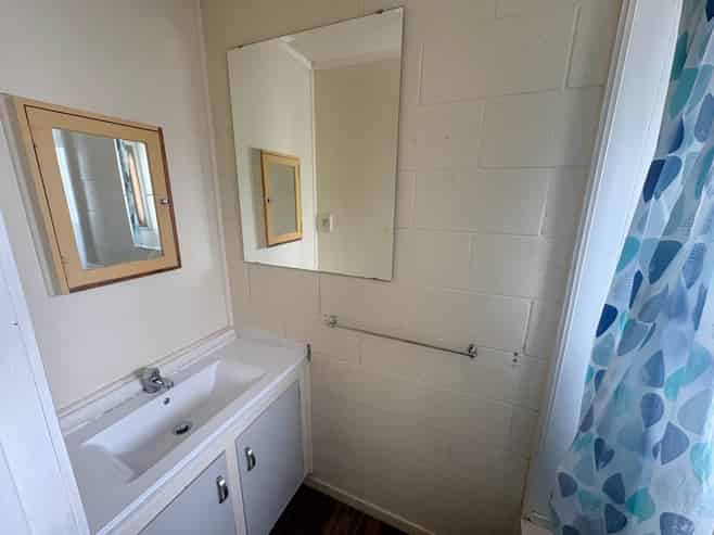 8/310 Western Hills Drive, Avenues