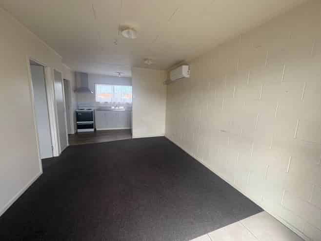 8/310 Western Hills Drive, Avenues