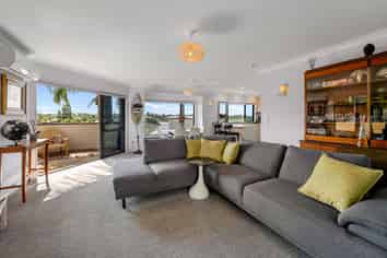 190 Welcome Bay Road, Welcome Bay