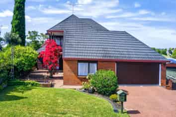 14 Channing Crescent, Botany Downs