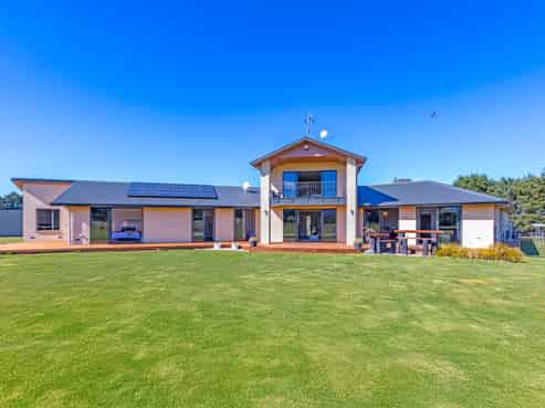 102 Glews Road, Cust