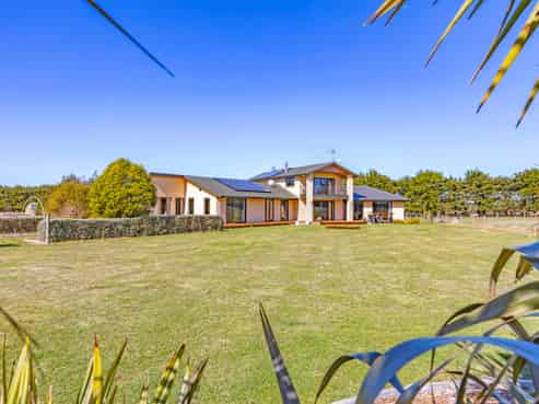 102 Glews Road, Cust