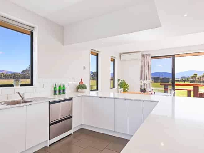 102 Glews Road, Cust