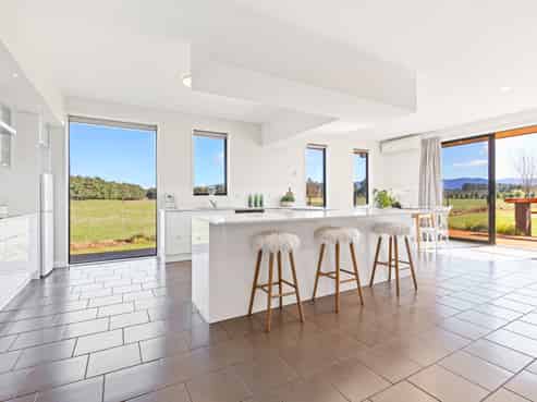 102 Glews Road, Cust