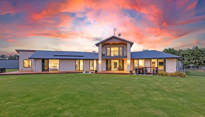 102 Glews Road, Cust