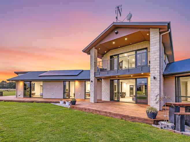 102 Glews Road, Cust