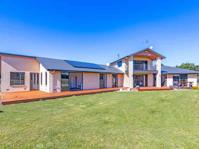 102 Glews Road, Cust