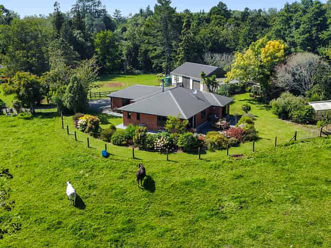 1066 Junction Road, Egmont Village