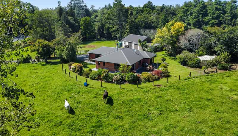 1066 Junction Road, Egmont Village