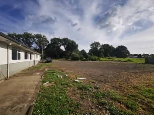 Westgate versatile premises with substantial yard