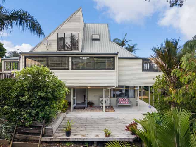 6 Bamfield Place, Hillsborough