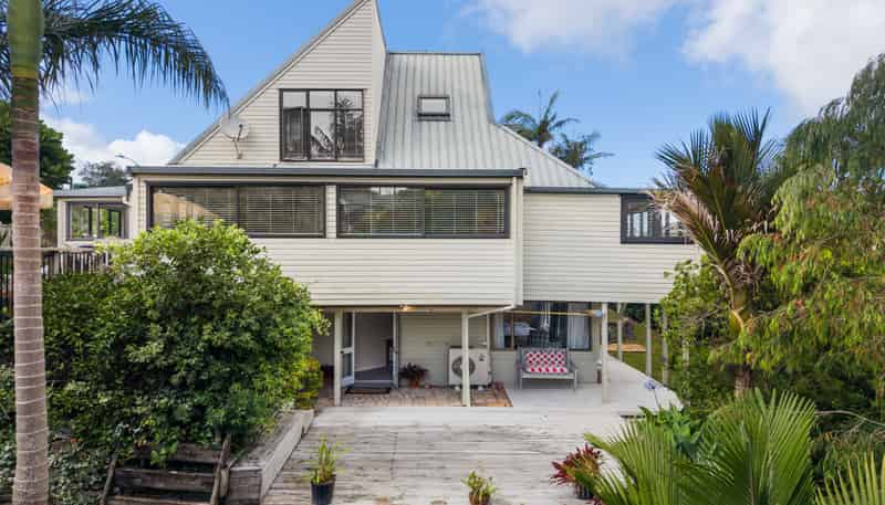 6 Bamfield Place, Hillsborough