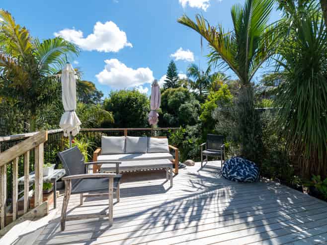 6 Bamfield Place, Hillsborough