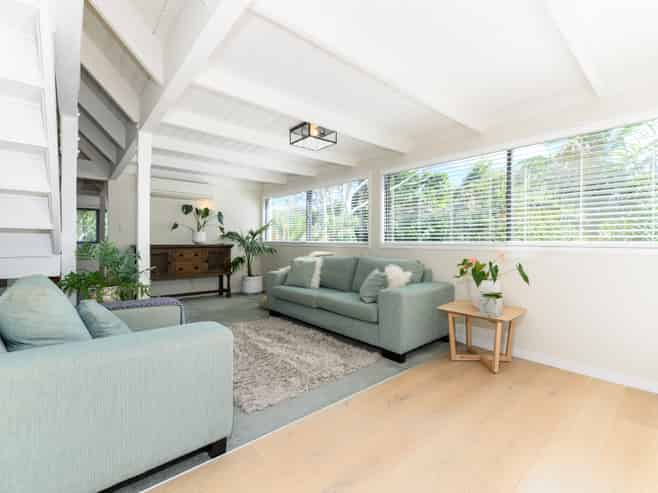 6 Bamfield Place, Hillsborough