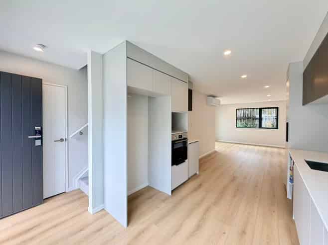 58B Fitzherbert  Avenue, West Harbour