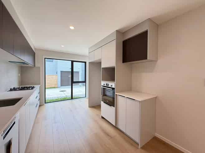 58B Fitzherbert  Avenue, West Harbour