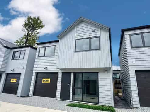 58B Fitzherbert  Avenue, West Harbour