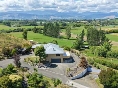 68 Greenacres Road North, Redwood Valley