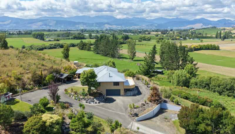 68 Greenacres Road North, Redwood Valley