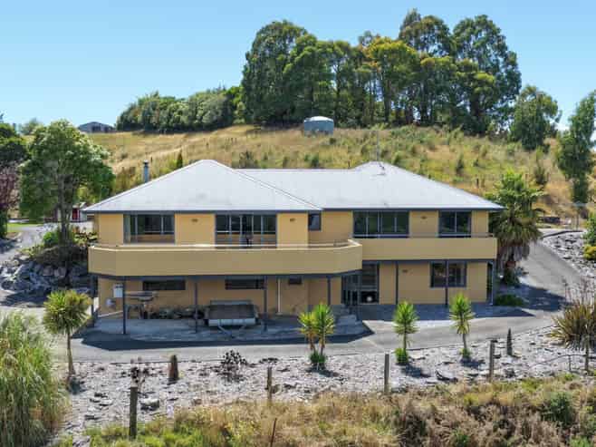 68 Greenacres Road North, Redwood Valley