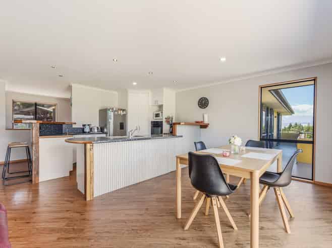 68 Greenacres Road North, Redwood Valley